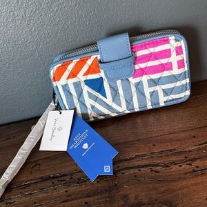 NWT Vera Bradley RFID Smartphone Wristlet